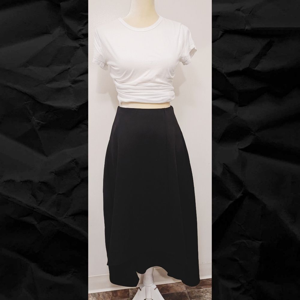 TR Line and Dot Handkerchief skirt - EUC